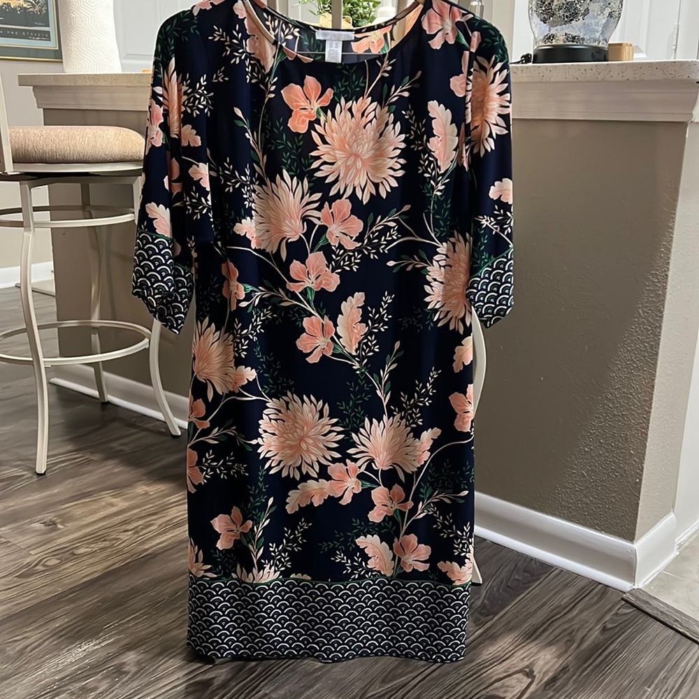 Light Polyester Like Patterned Dress With Short S… - image 1